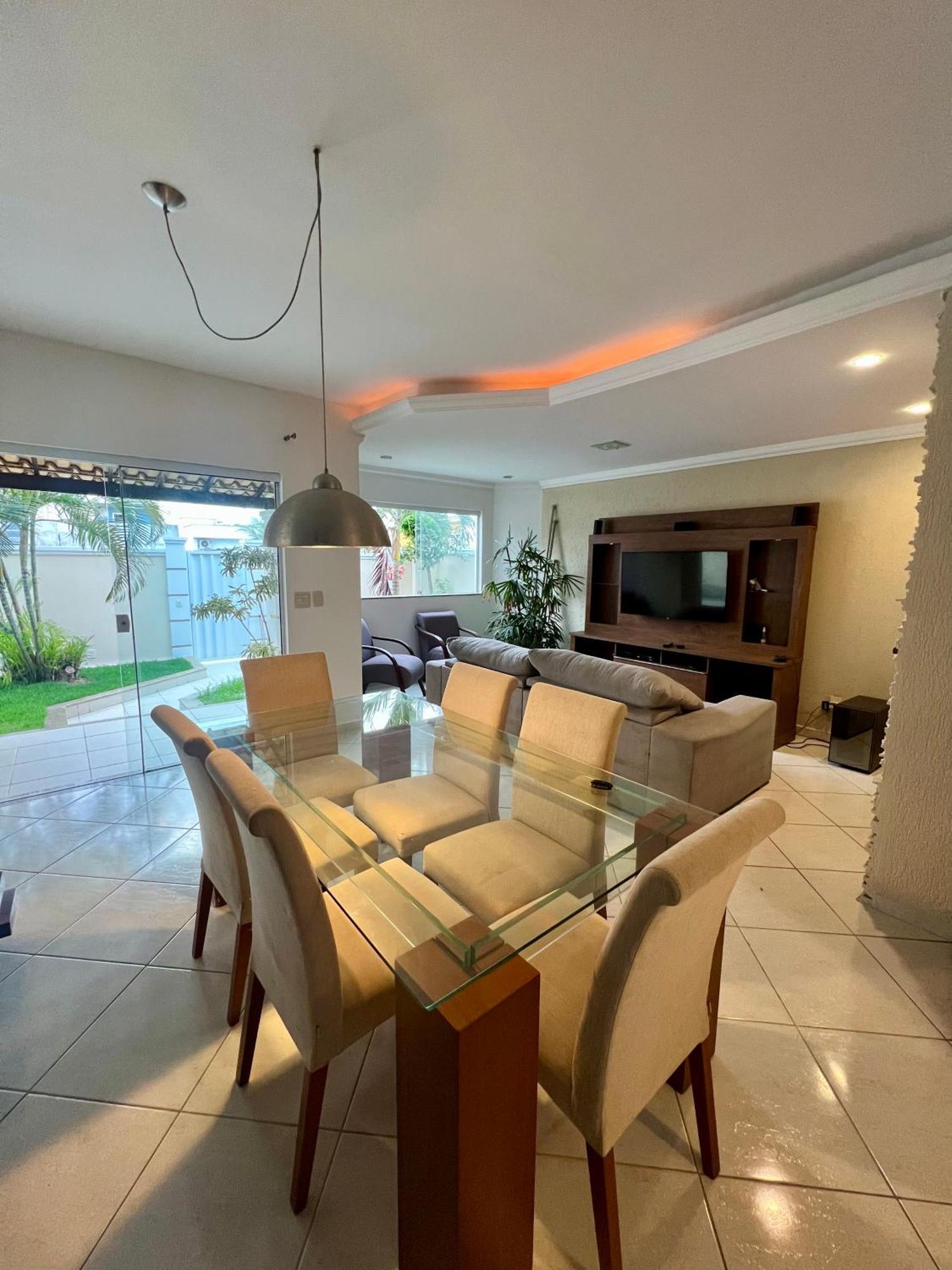 Casa Com Piscina, Churrasqueira E Ar Condicionado Em