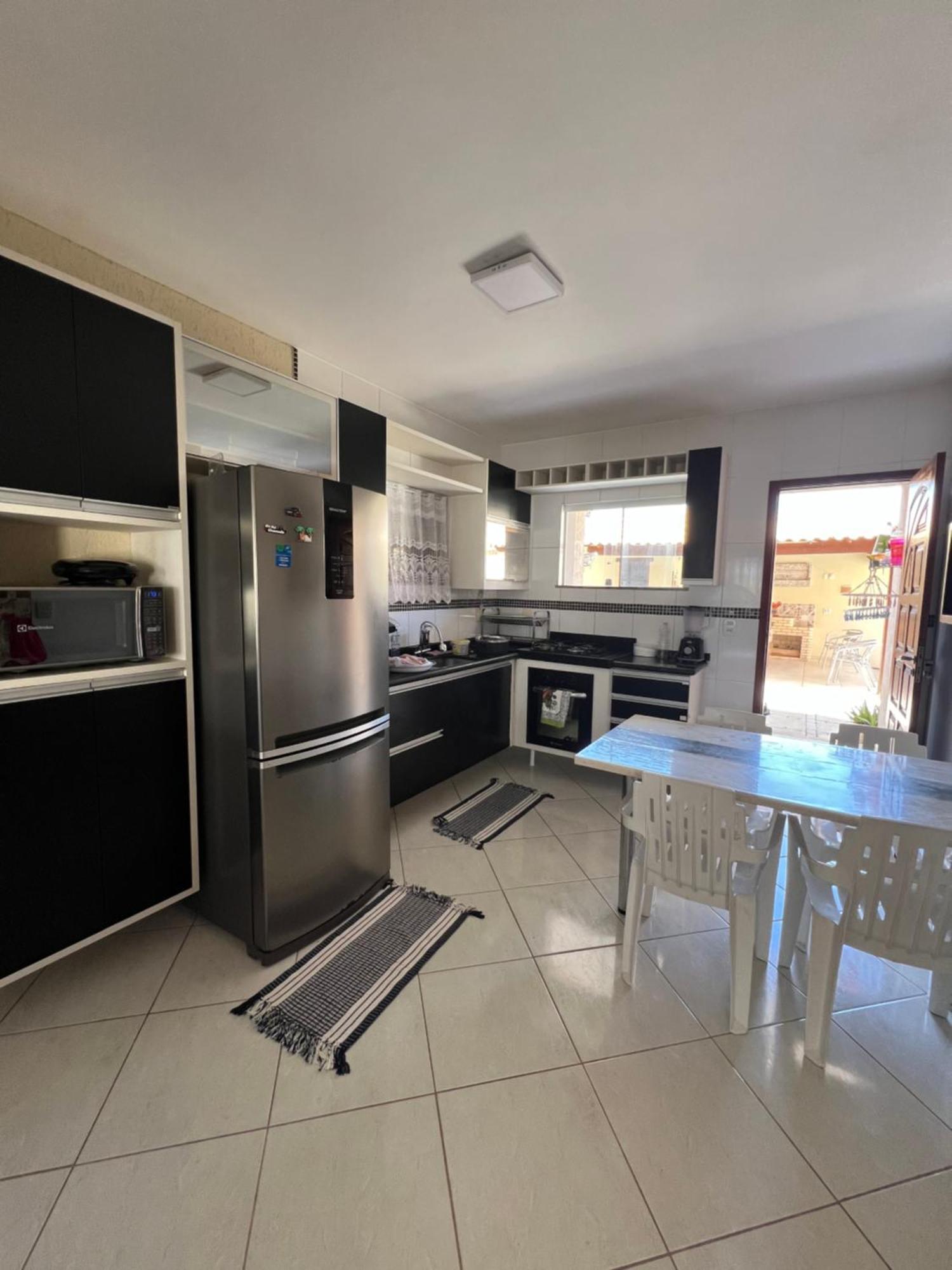 Casa Com Piscina, Churrasqueira E Ar Condicionado Em